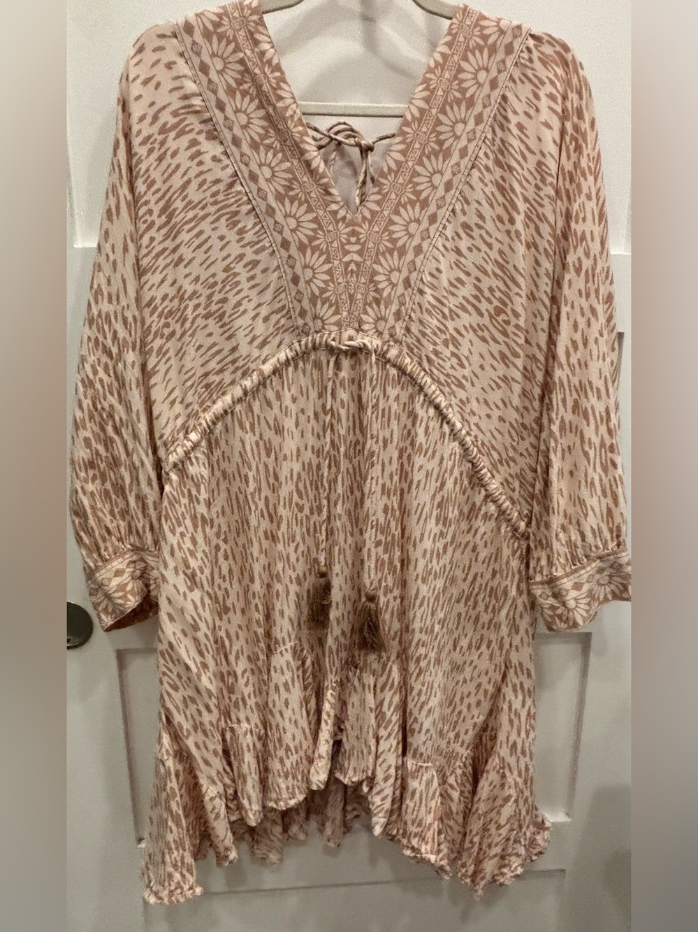 Billabong Long Sleeve V-Neck Boho Tunic Dress in Tan and Cream